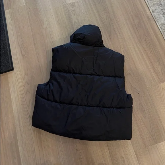 Amazon Black Cropped Puffer Vest - Picture 2 of 3